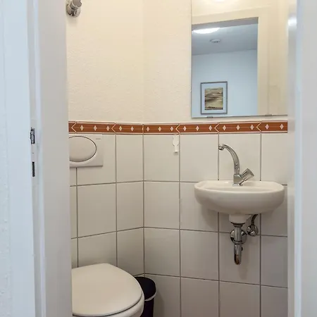 T&k - - 3 With Private Parking 7min Fair And Airport Dus Apartmán